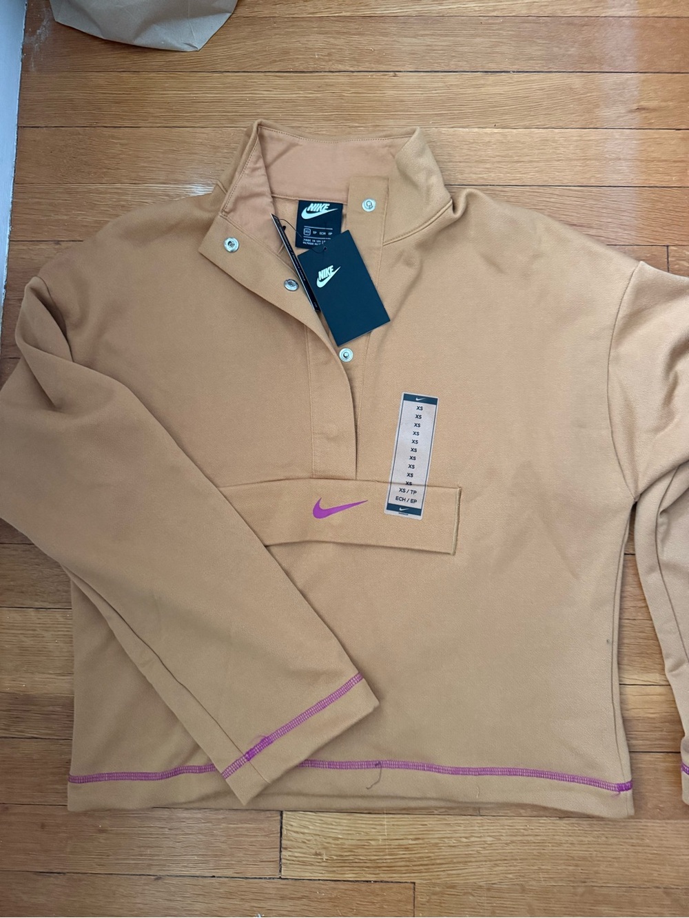 Nike NSW Swoosh Fleece Sweatshirt in Flax and Cactus Flower